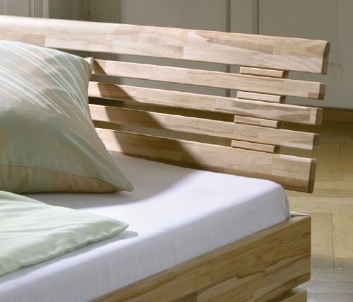 Kopfteil Litto an einem Woodline Bettgestell.