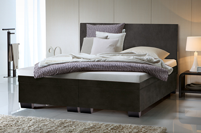 Wasserbett mit Boxspring-Podest und Saia L Wandpaneel