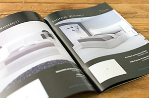 Boxpsring-Wasserbetten sehen aus wie Boxspringbetten, haben aber in Ihrer Hülle statt einer Matratze mit Boxspringfedern eine Wassermatratze. Das vereint alle Vorteile aus beiden Welten und kombiniert den fantastischen Look eines Boxspring-Betts mit den außergewöhnlich guten Liegeeigenschaftenn eines Wasserbetts.