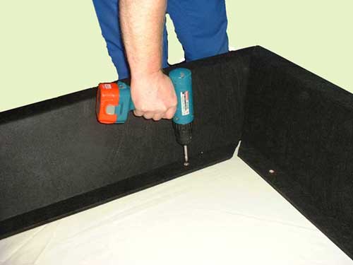Verschraubung der Wasserbett Schaumkeile Classic