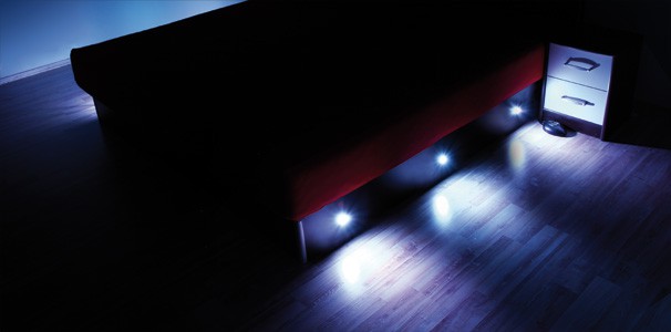 Wasserbett Podest Beleuchtung mit RGB-LED-Spots Abbildung 1
