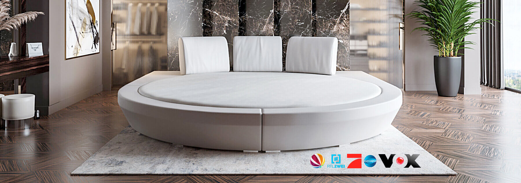 Wasserbetten vom Wasserbett - Spezialisten Aqua Comfort: Gut ausgeruhter Mann auf einem Wasserbett, ausgezeichnet mit 4.93 von 5 Sternen und dem 'Kundenliebling Focus Money' Siegel. Fokus auf den richtigen Schlaf fr einzigartigen Comfort - Branchensieger 2023.