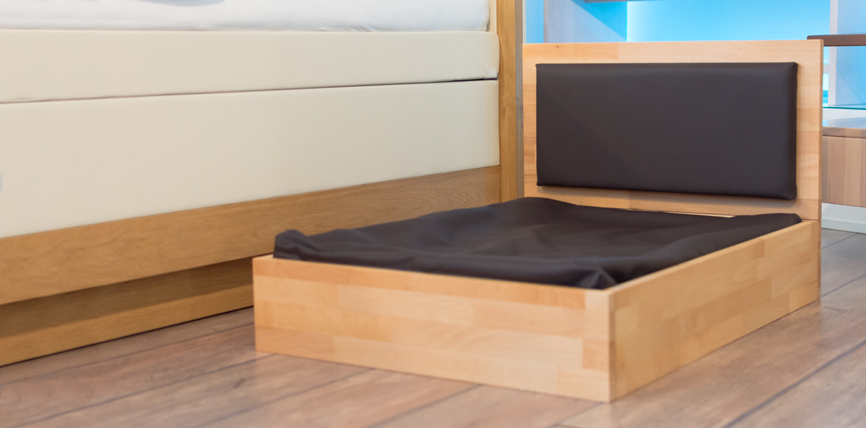 Hundewasserbett mit Massivholzrahmen in zwei Gr��en
