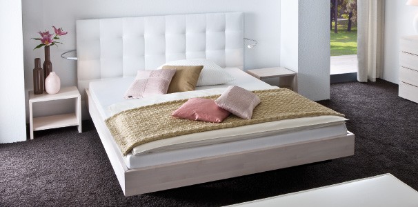 Massivholz Bettrahmen Woodline von Hasena mit Sogno L Wandpaneel