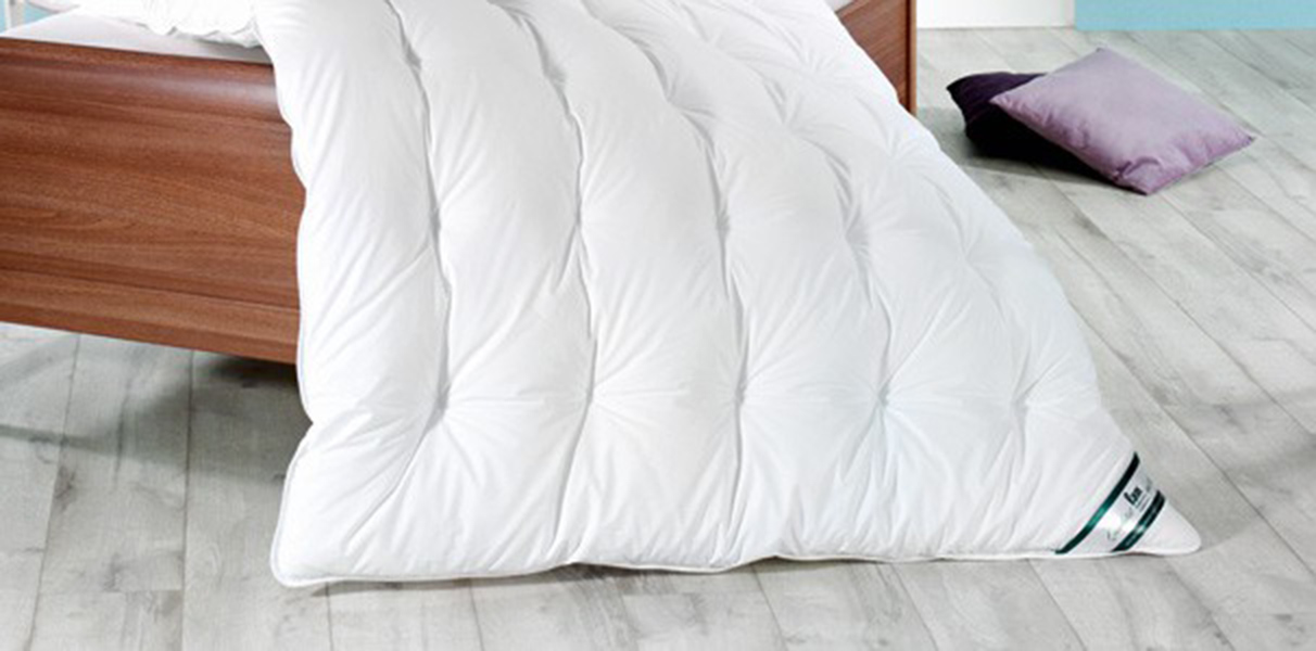 synthetische Bettdecken Synthetische Bettdecken für Wasserbetten bestellen! ✓ für alle Wasserbetten geeignet ✓ Markenqualität  ✓ für Allergiker ✓ atmungsaktiv ✓ klimatisierend