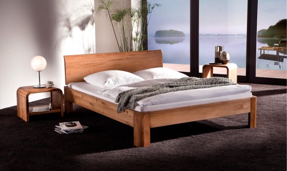 Nicht so massiv wie ein Vaco Fuß aber auch nicht so filigrant wie der Xylo Fuß. Das Hasena Oak-Line Ronda Bett setzt auf einen relativ dezenten Fuß Ronda, der dem Bettrahmen nötige Stabilität bei absolut zeitlosen Design bringt.