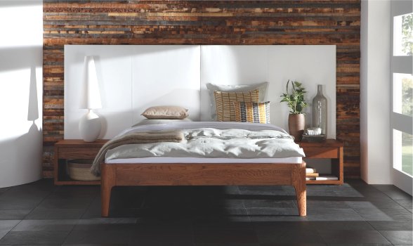 Wie viel Macht doch nur ein Fuß hat. Anderer Fuß, gleicher Bettrahmen. Dennoch sieht das Bett ganz anders aus.