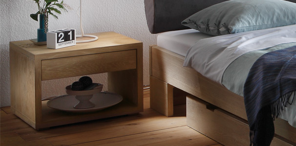 Nachttisch Cubo aus Eiche Massivholz
