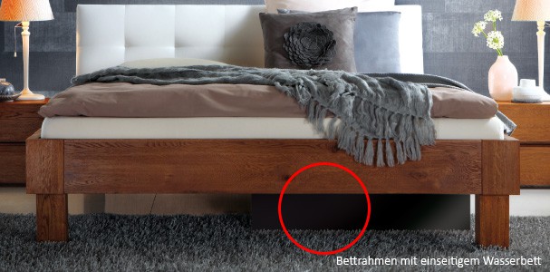 Hybrid-Wasserbett neben gew�hnlicher Matratze im Doppelbett